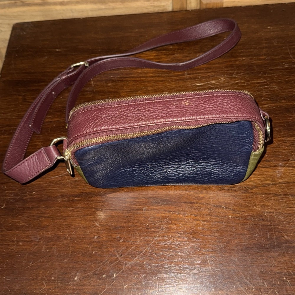 Talbots crossbody - Picture 5 of 7